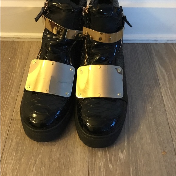 Giuseppe Zanotti Embossed leather Ankle Shoes Size 42 European. $800 - Picture 2 of 13